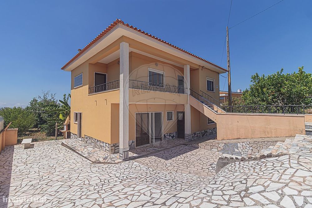 Moradia T4 para venda