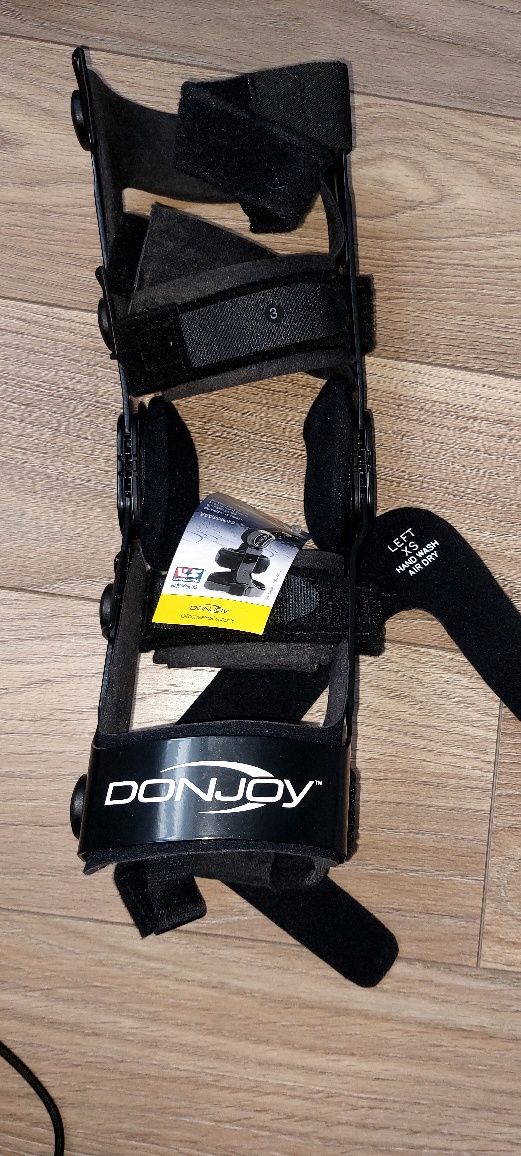 Ортез на коліно DONJOY  лівий, новий, розмір XS.