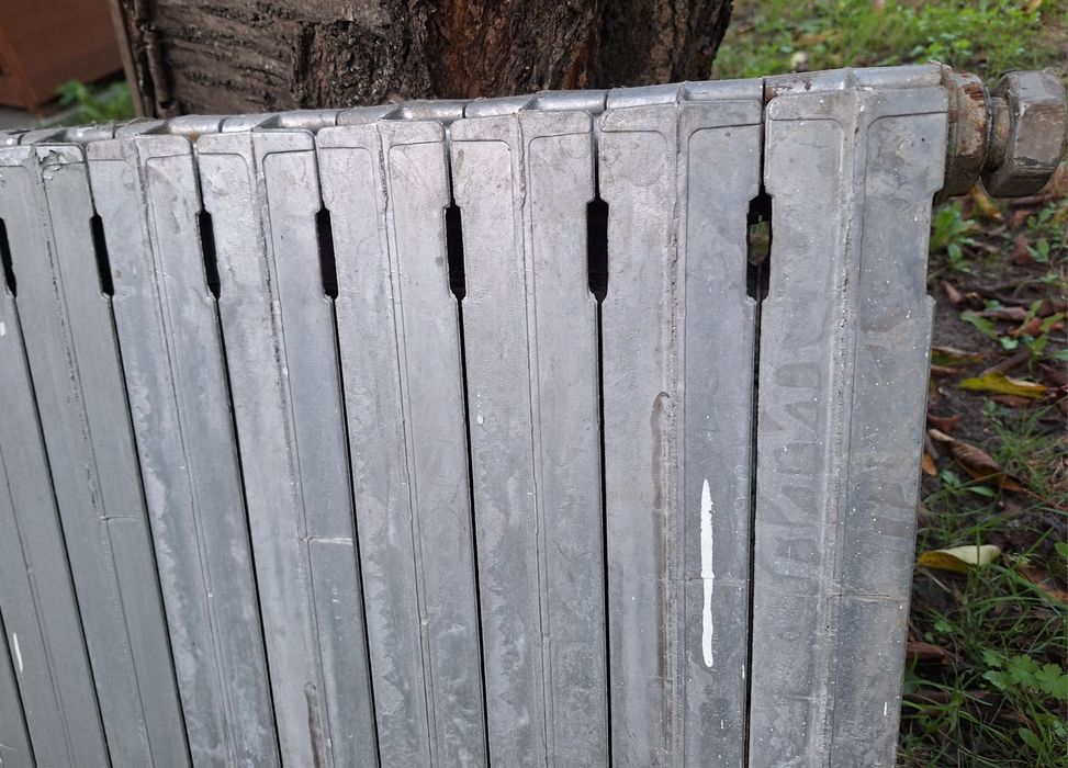 Grzejnik aluminiowy z korkami przyłączeniowymi prawa strona 12 żeberek