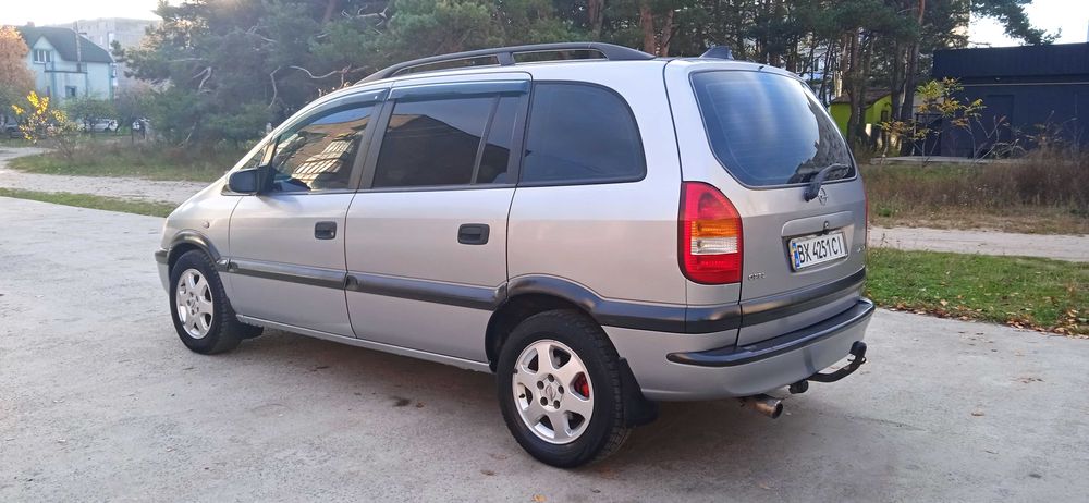 Мінівен Opel Zafira 2.00 л дизель 7 місць,