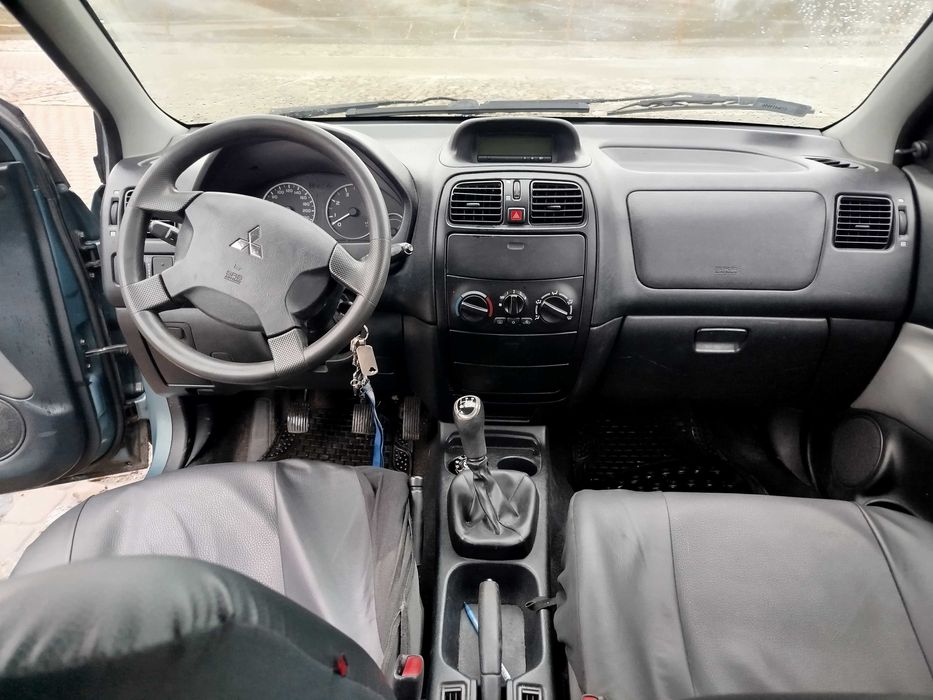 Mitshubishi Space Star 2004r.