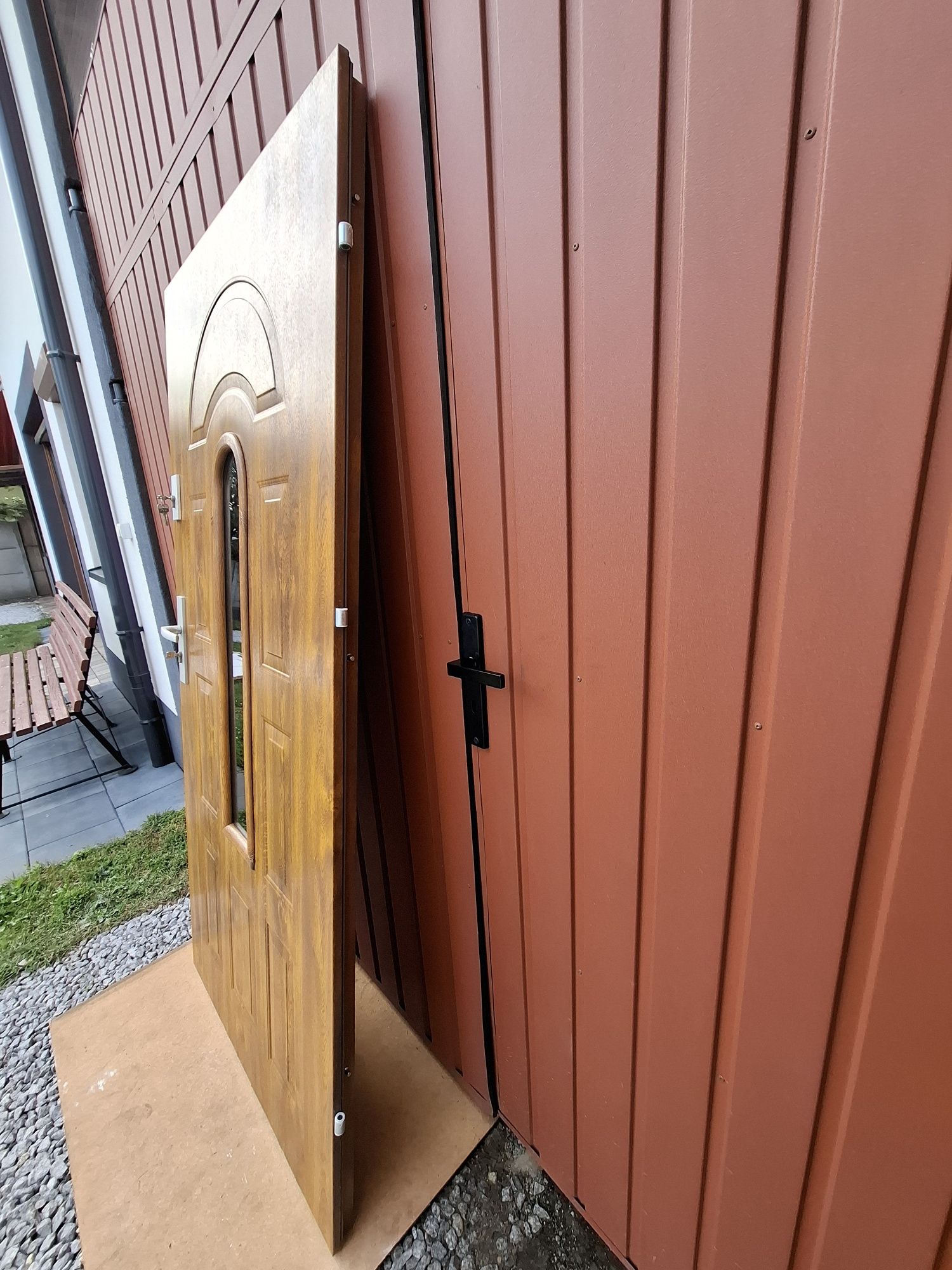 Drzwi wejściowe prawe z zamkiem 4 klucze