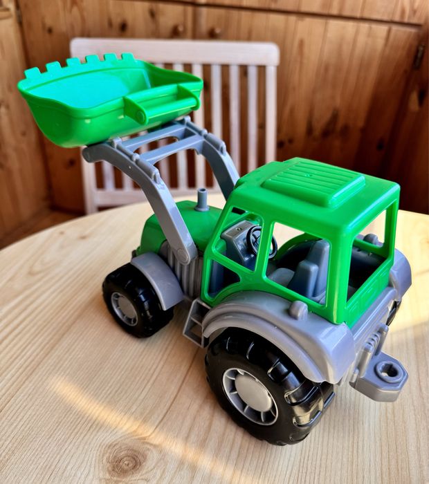 Іграшка трактор