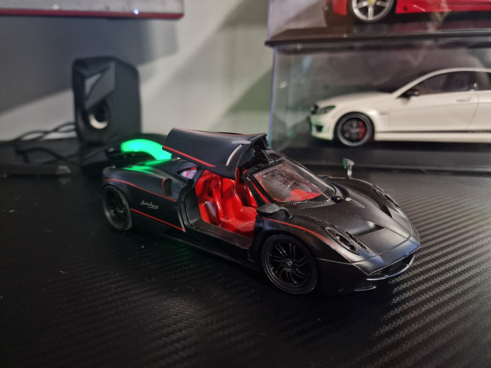 Pagani Huayra 1:24