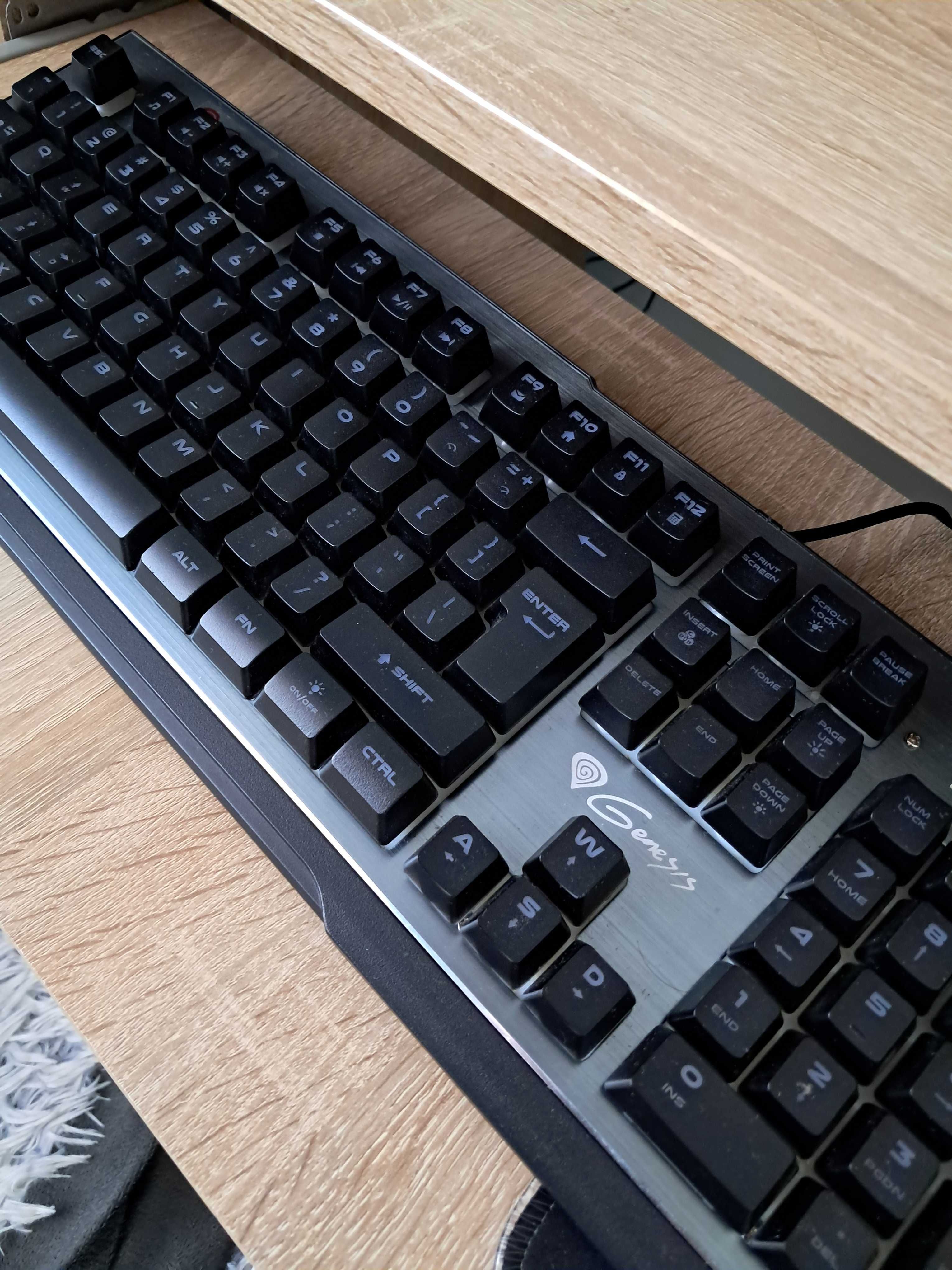 Komputer z monitorem bardzo dobry stan