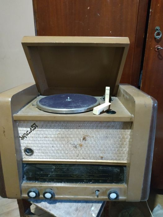 Продам колекційну радіолу -"Урал57"