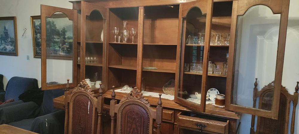 Aparador e cristaleira