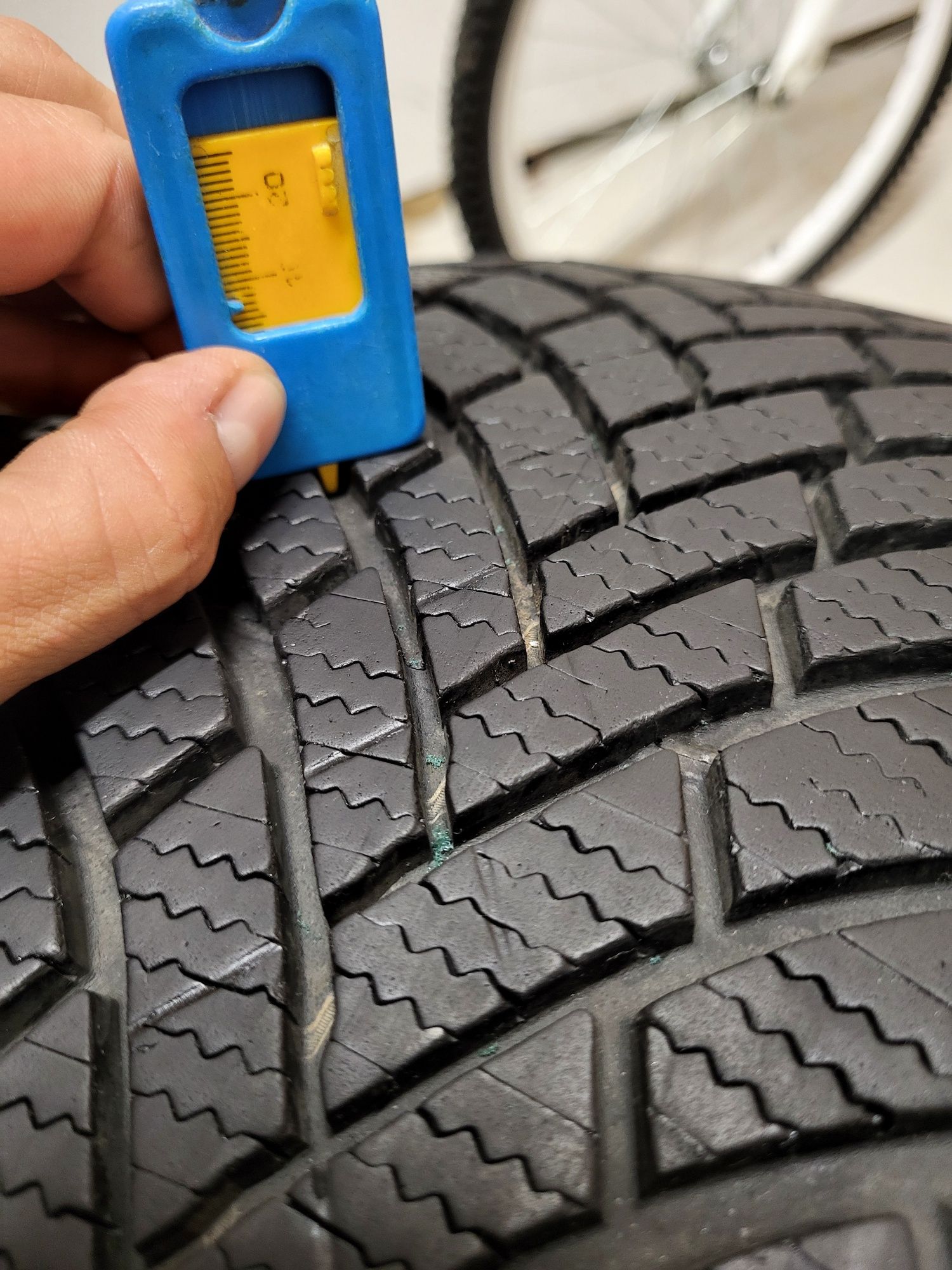 Bridgestone Blizzak lm005 235/55/20 105V 2022 rok