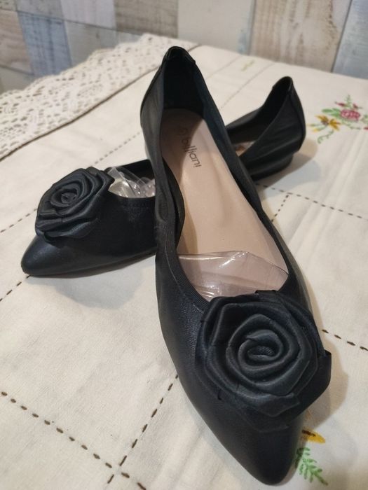 Жіночі шкіряні туфлі чорному кольорі
