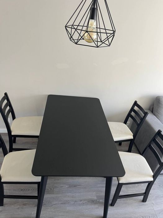 Mesa de jantar com 4 cadeiras – em ótimo estado!