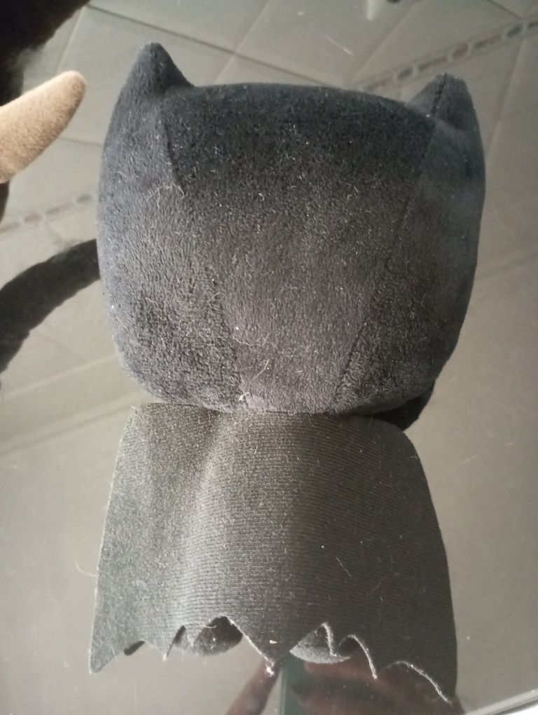 Peluches de dinossauros e Batman