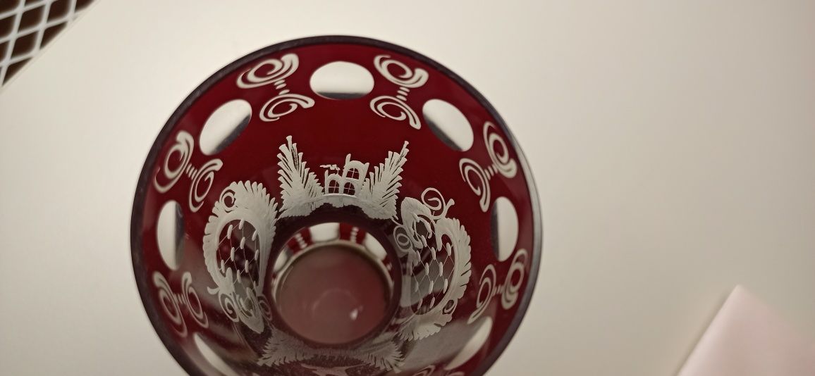 Wazon Edgermann Ruby Glass, szlif szkła, motywy myśliwskie, szlif socz