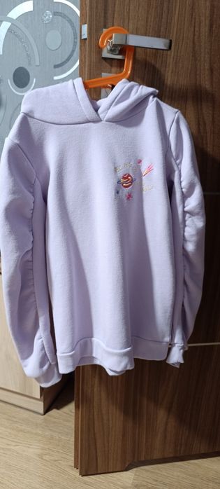 Ciepły dłuższy swetr w rozmiarze 146 .Reserved