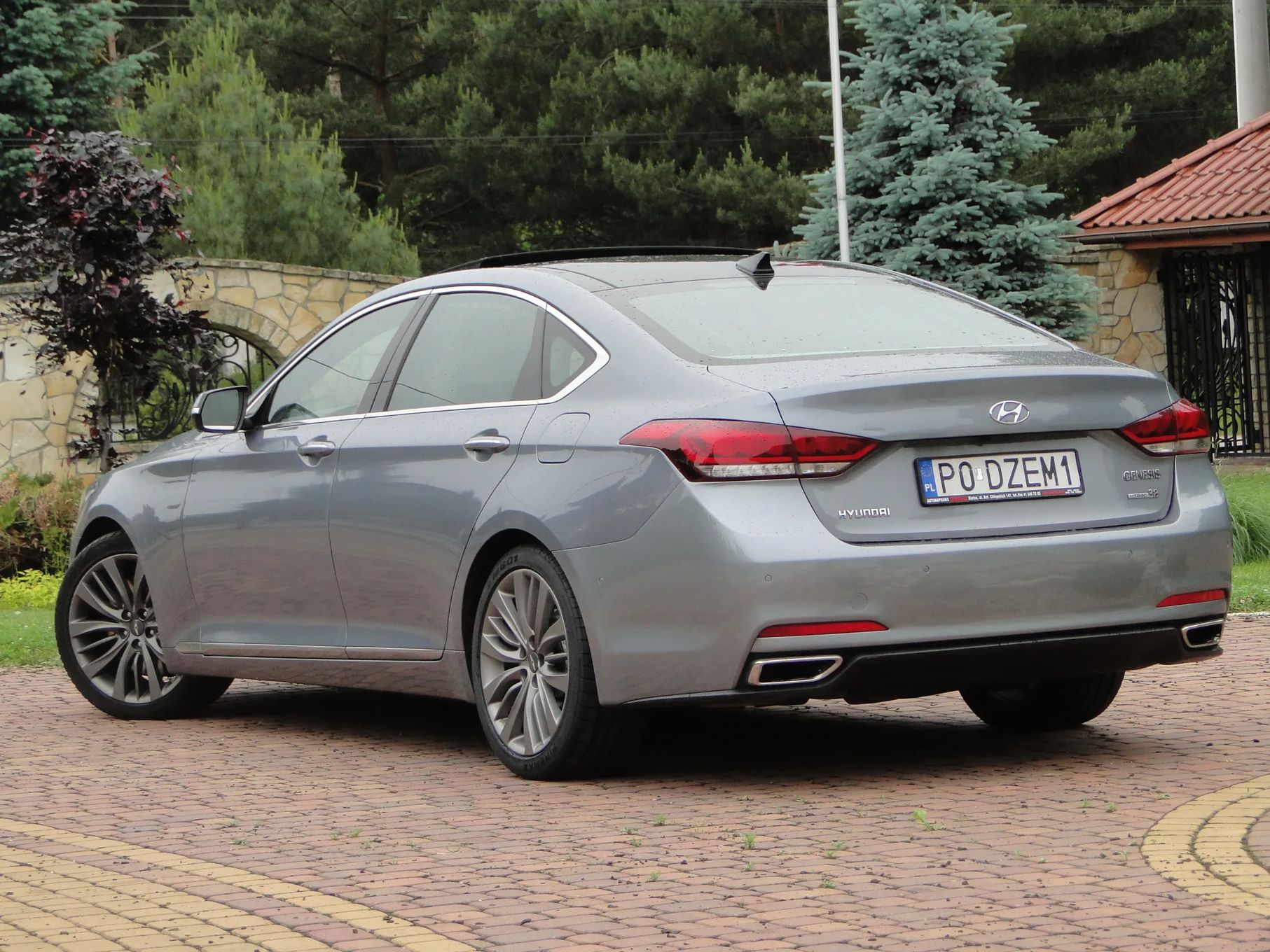 Hyundai Genesis 4x4_Panorama_Skóra_Kamery 360°_HeadUp_Alu 19"_Lexicon_Navi_Xenon_Blis