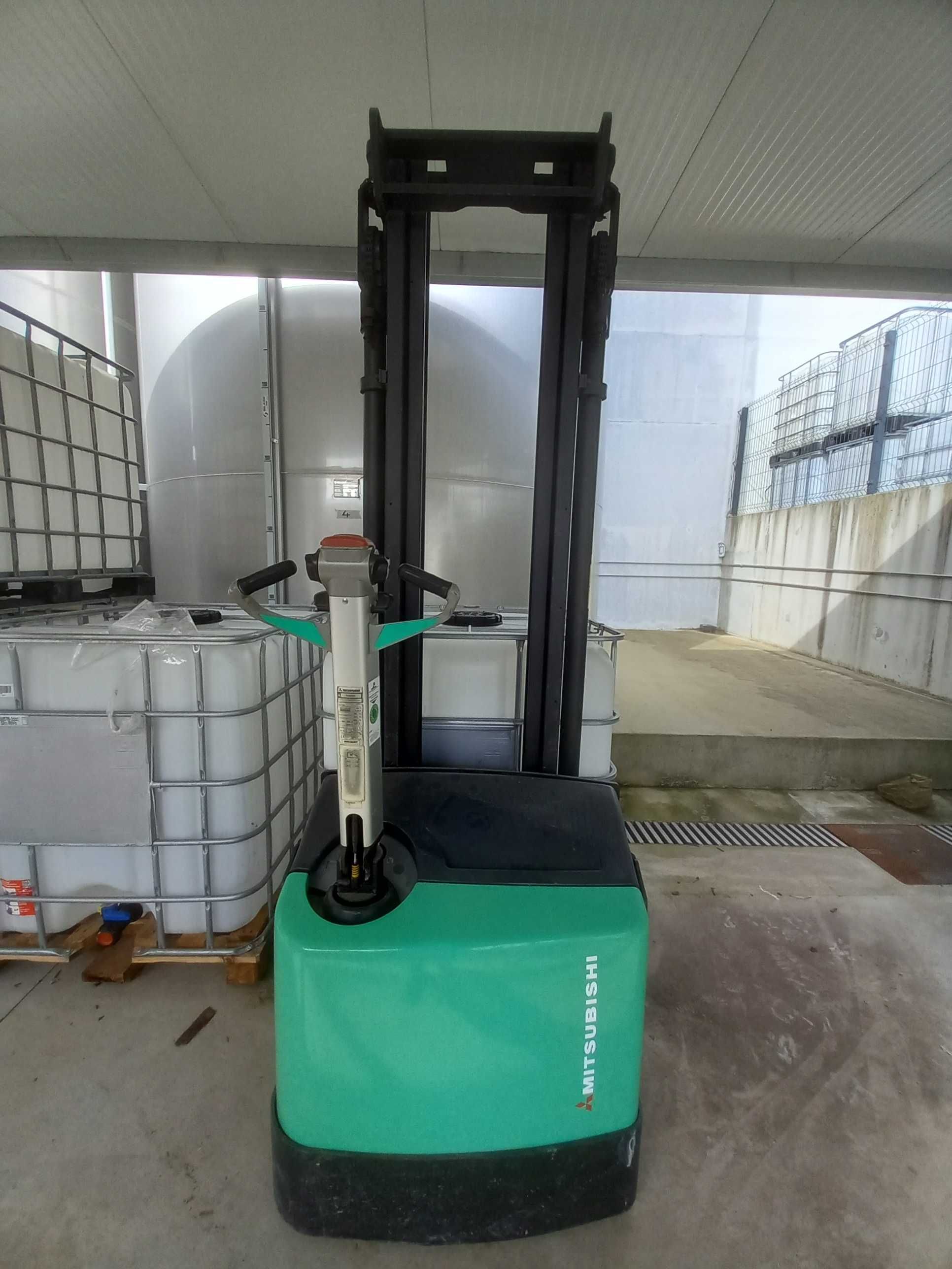 Porta paletes/Stacker Elétrico- Mitsubishi (Modelo SBP12N/DS360)