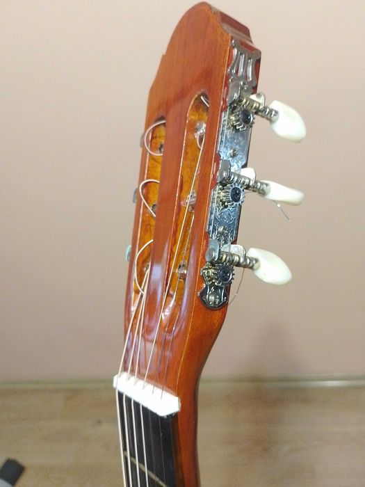 Гитара акустическая 6ти струнная с чехлом как новая