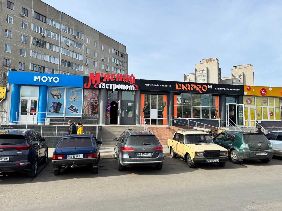 Пр.Незалежності торгове приміщення 93 кв.м. фасад ремонт прохідняк