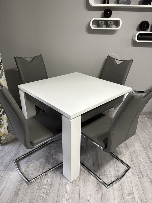 Stół rozkladany +4 krzesła