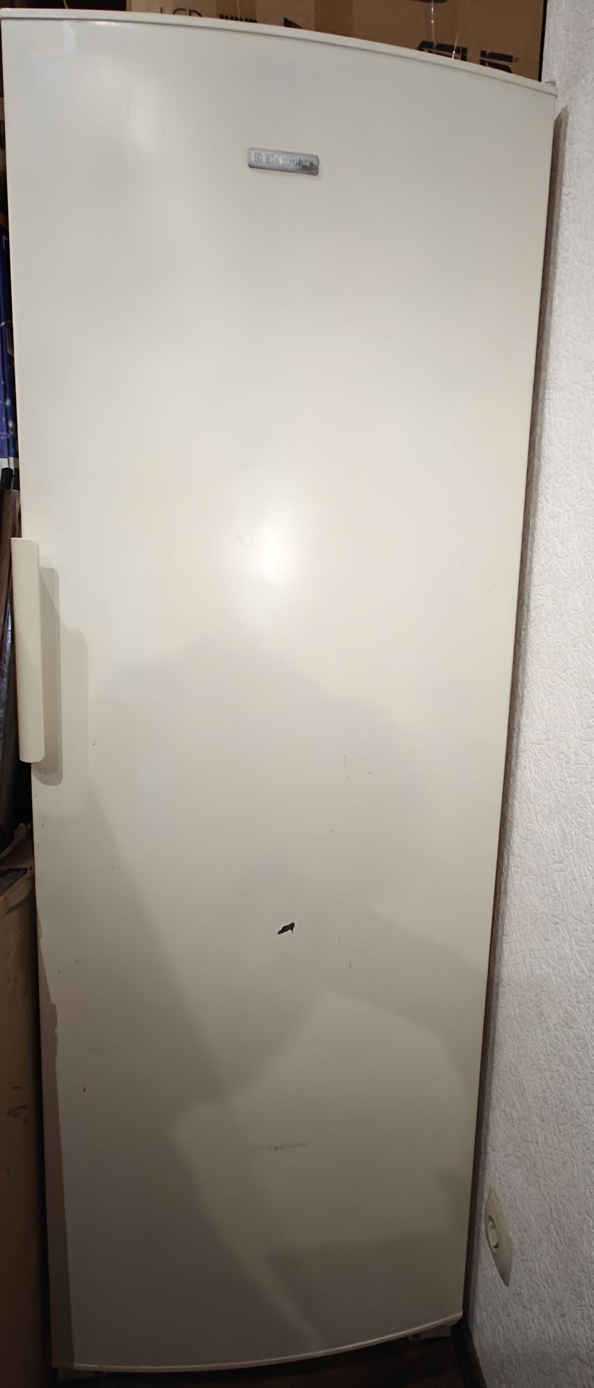 Морозильная камера Electrolux EUF28201W