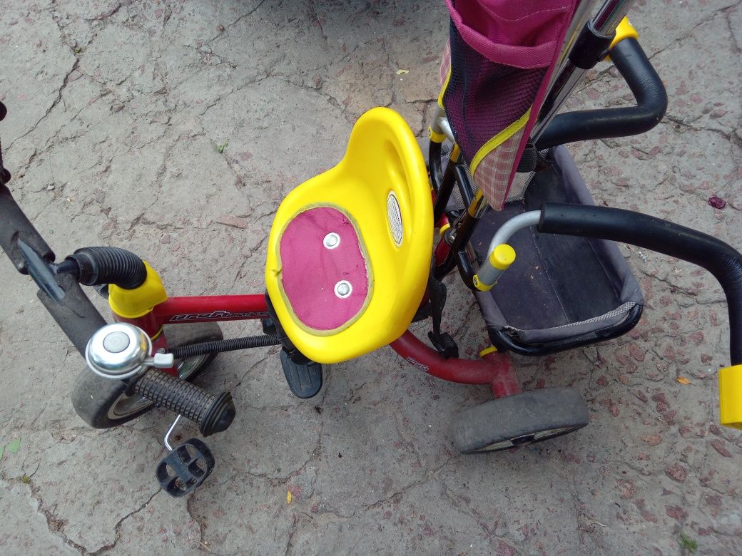 Продам дитячий триколісний велосипед