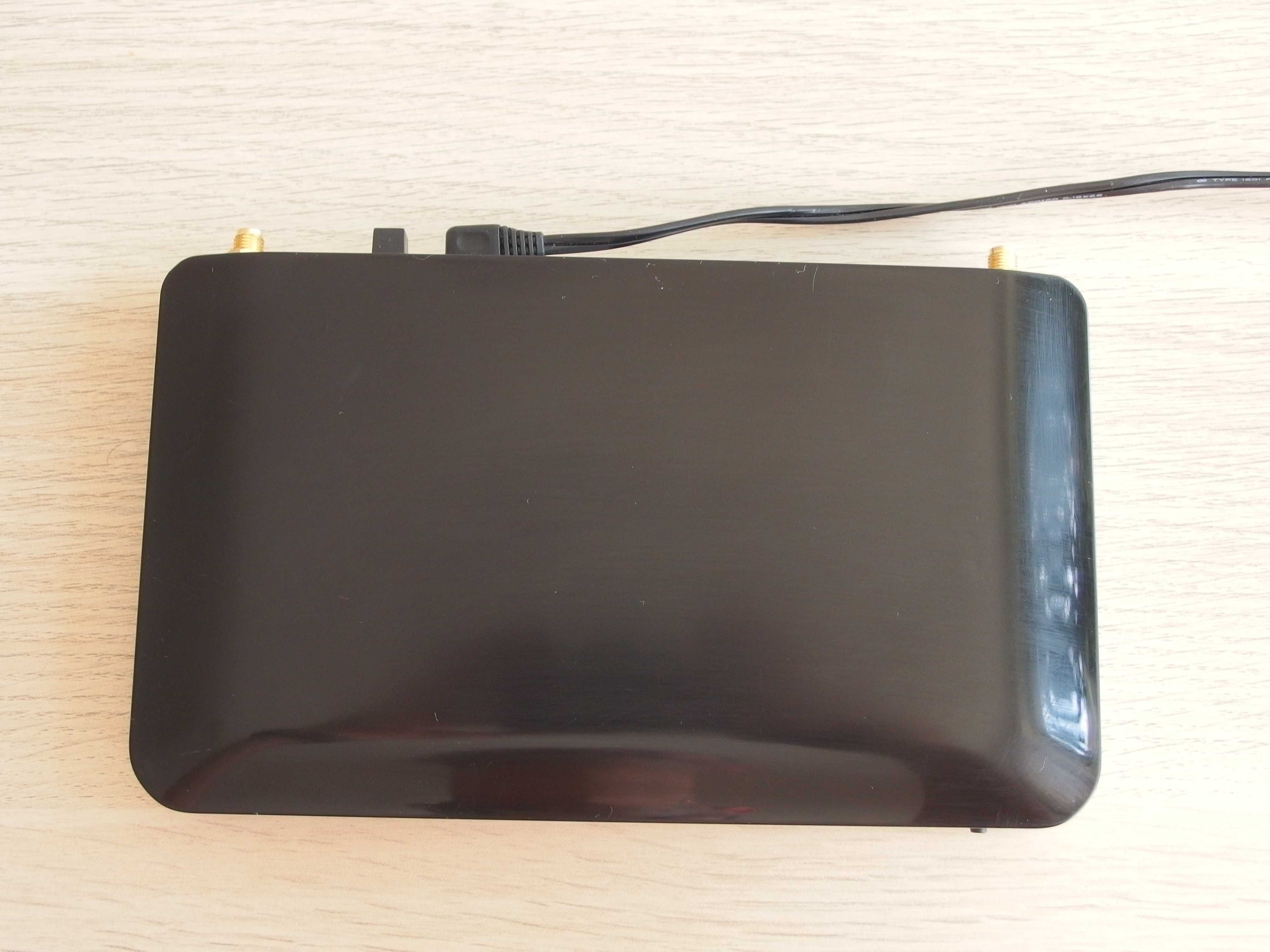 Modem SIM D-Link DWR-921 300Mbps b/g/n 3G 4G (LTE) 150Mbps 4xLAN