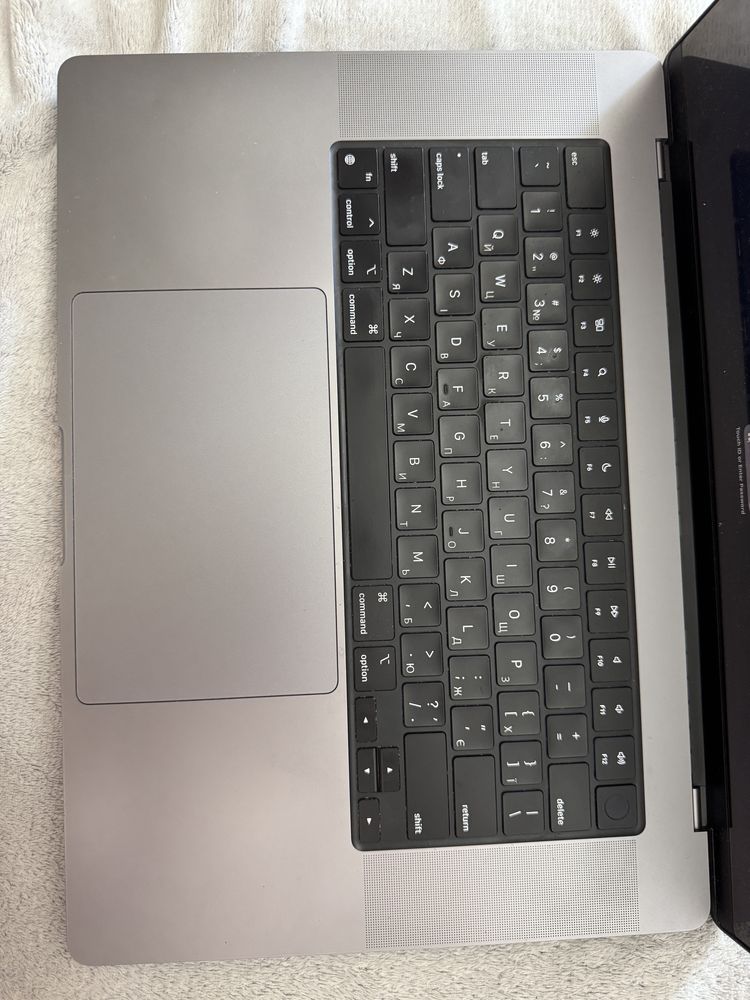 Macbook pro 16 m2 pro 12 cpu 19 gpu 16ram/512 GB
