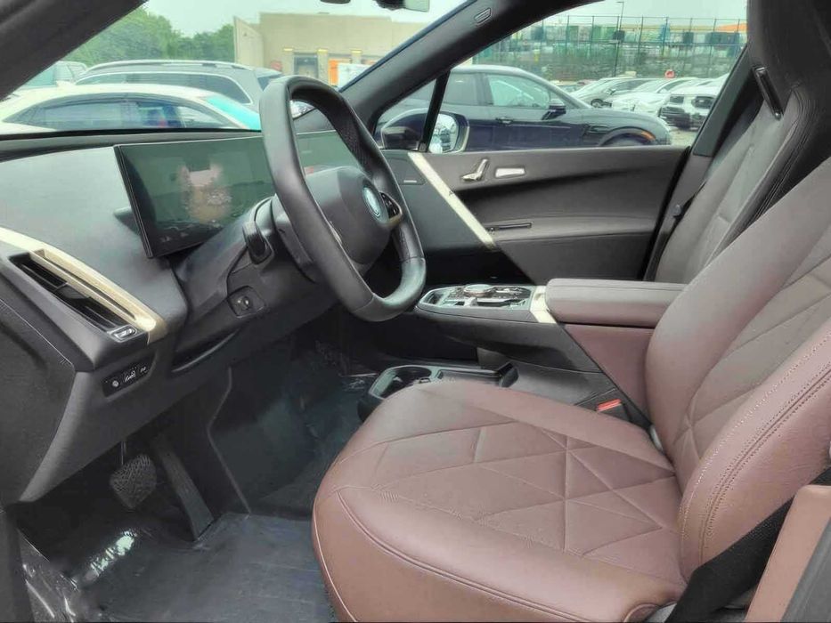 BMW iX xDrive50      2024