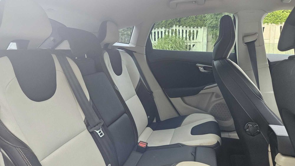 Volvo V40 Cross Country - mocny silnik!