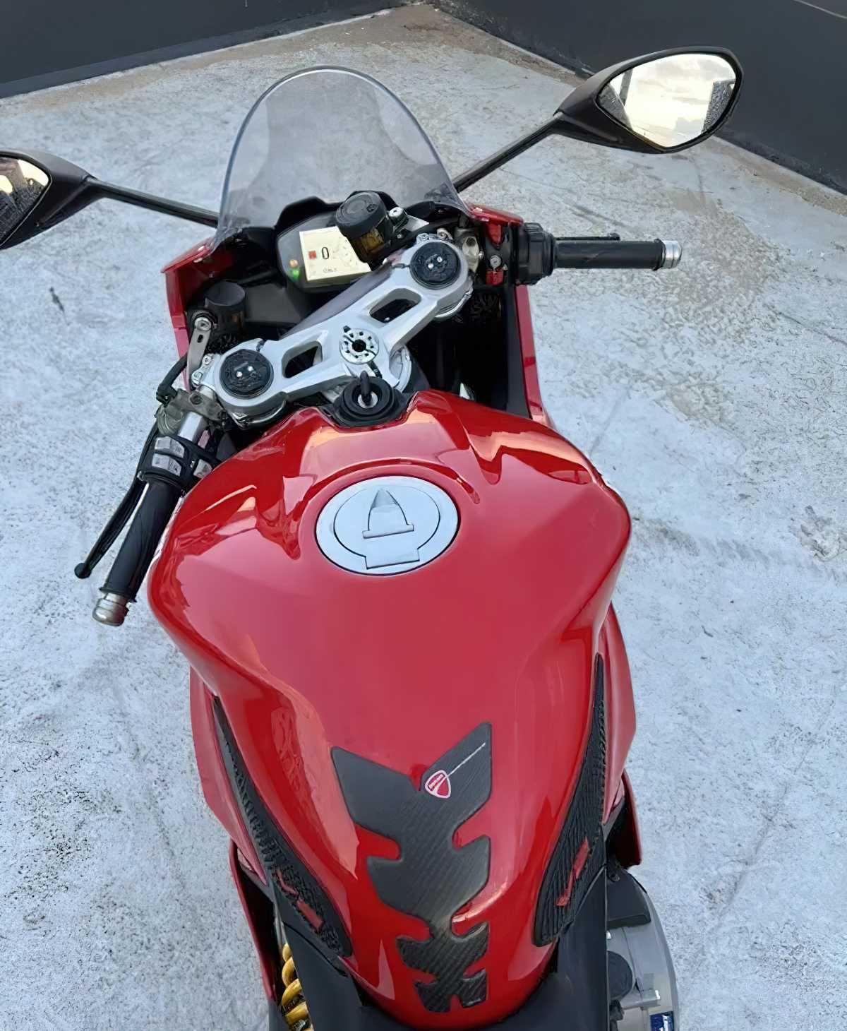 Ducati Panigale V2 2023