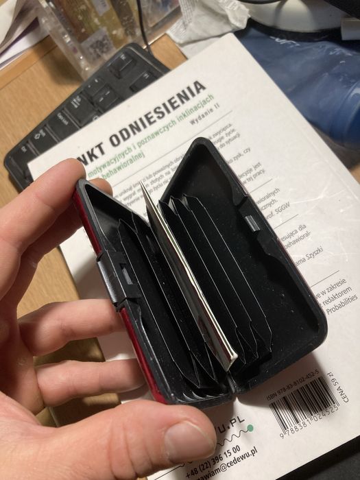 Pudelko plastikowe na wizytowki