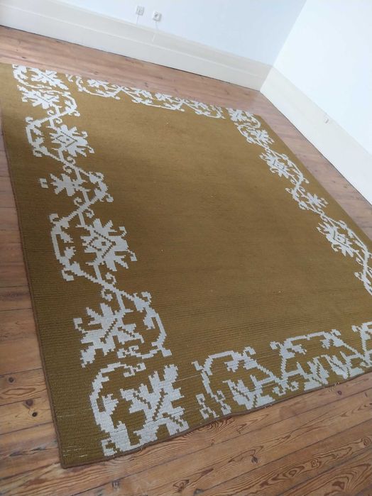 Tapete acastanhado textura plana