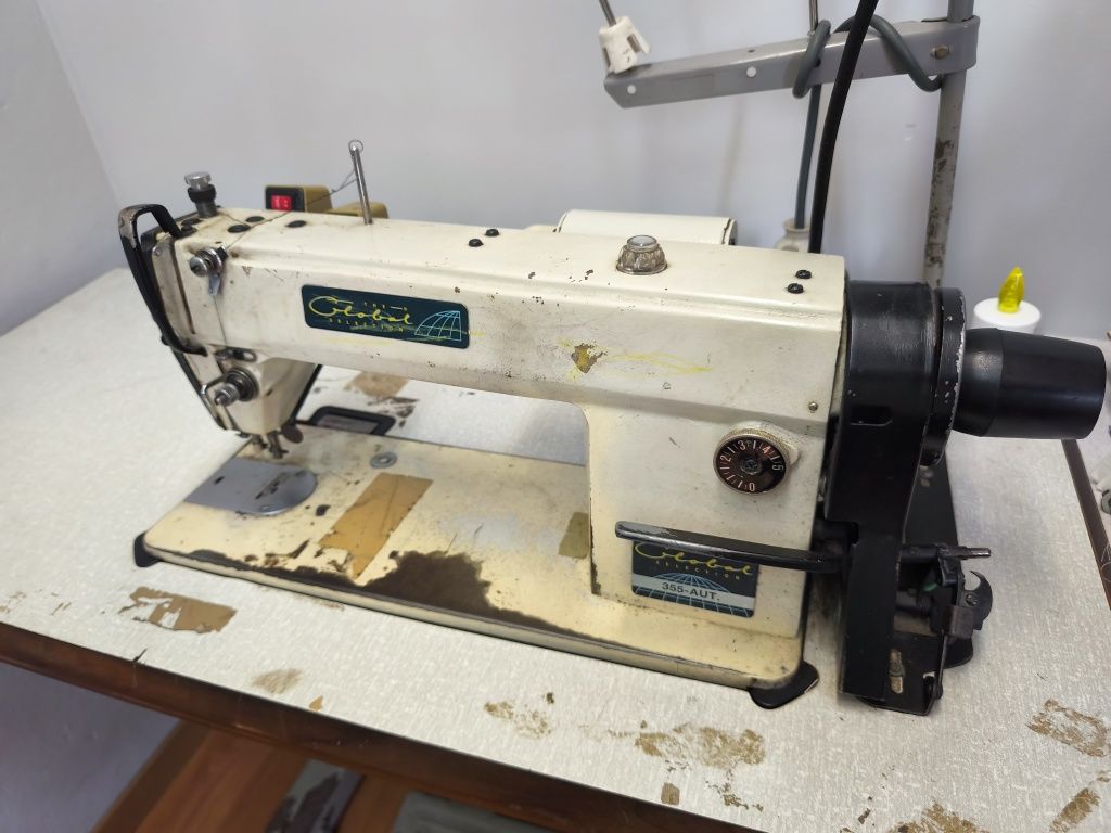 Máquina de costura trifásica