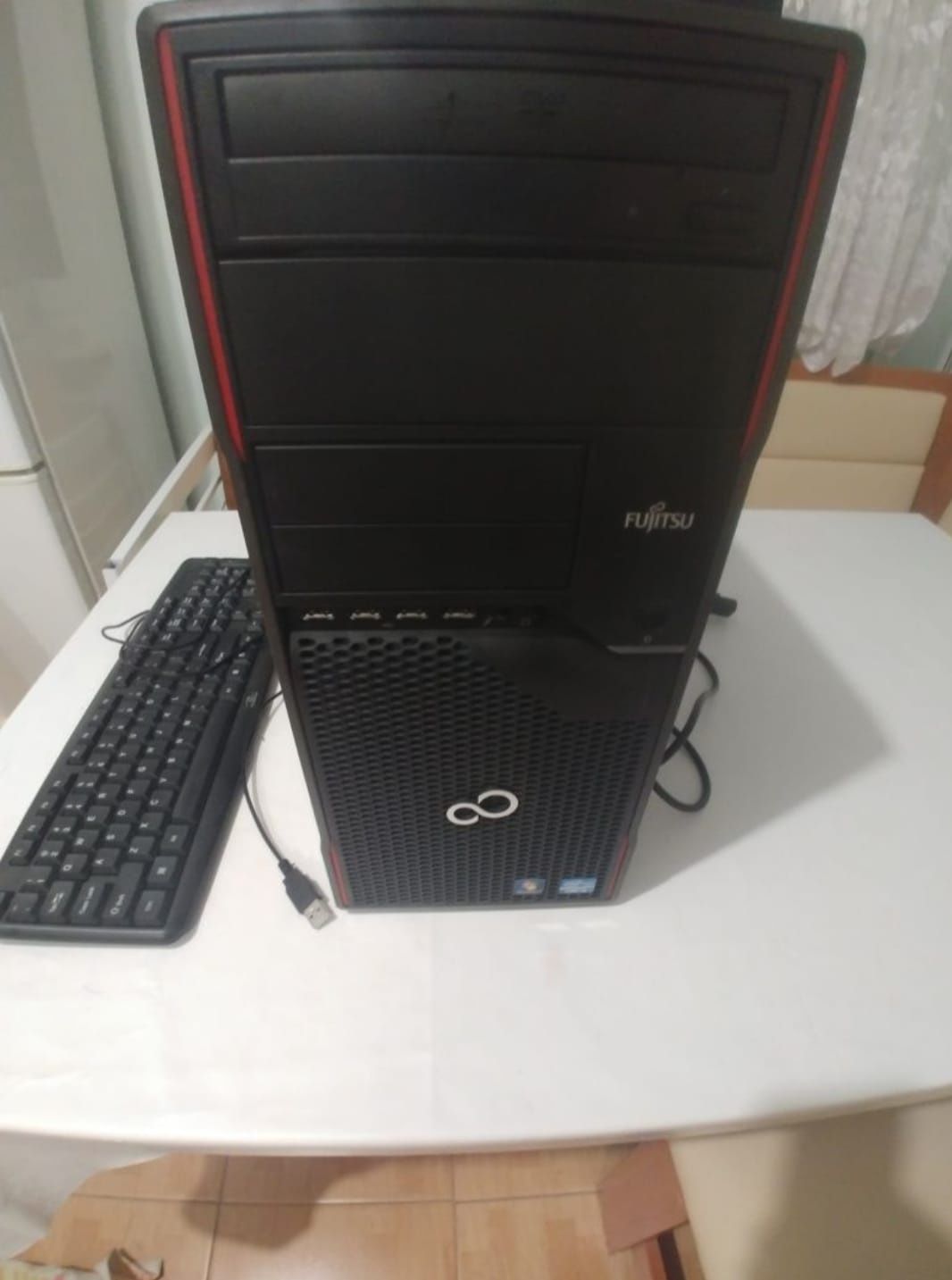 Komputer Fujitsu z Win7