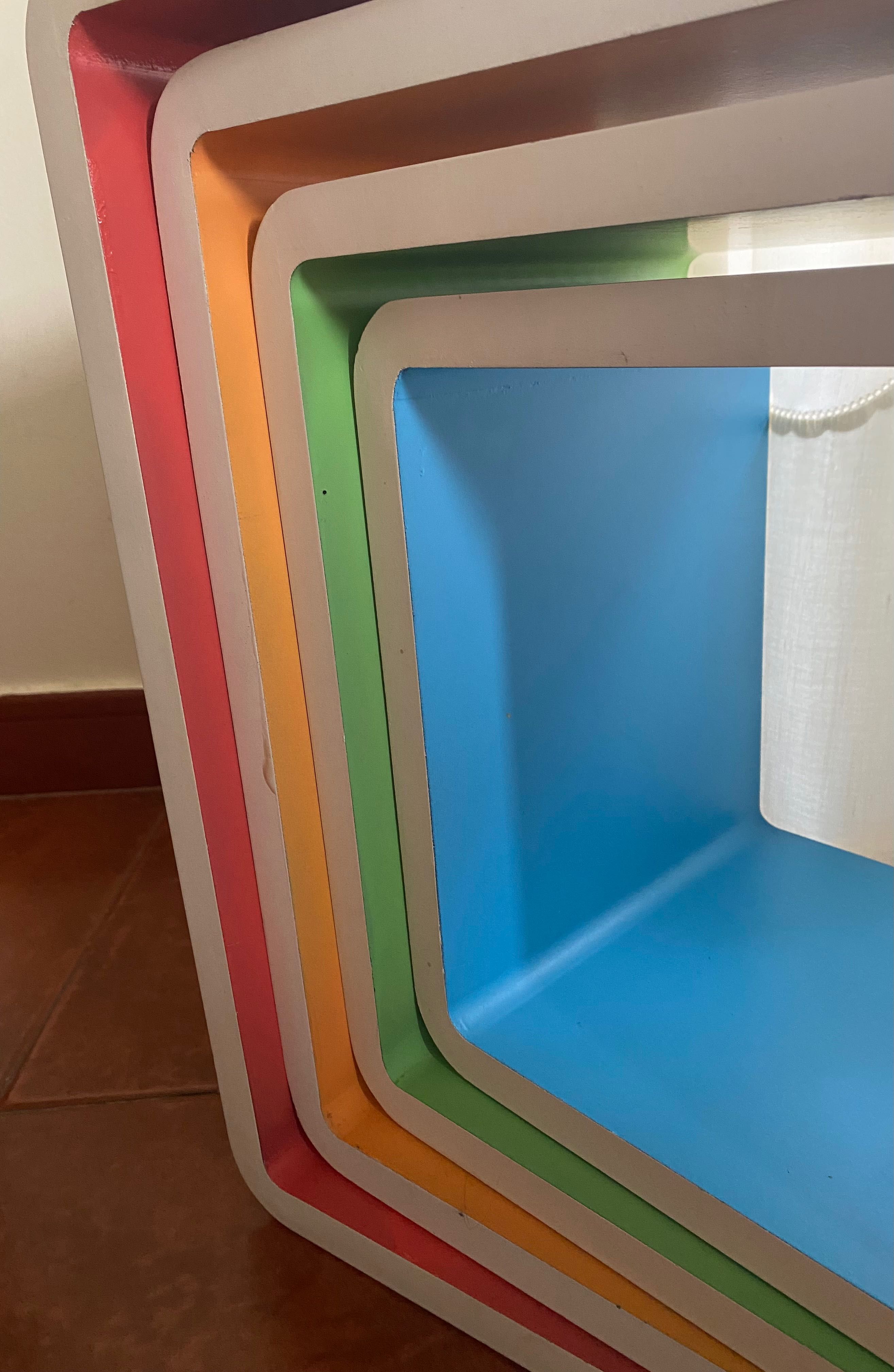Estante decorativa modular de 4 cubos
