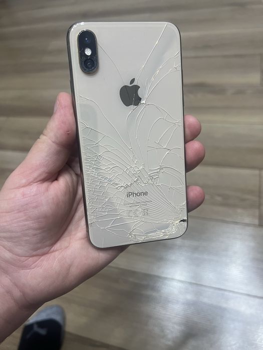iPhone XS 64g Gold на айклауді