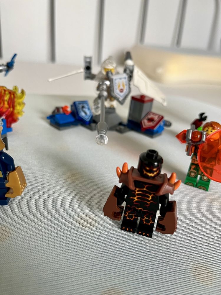 Lego Nexo Knights 3szt. + dodatkowe figurki 5szt.