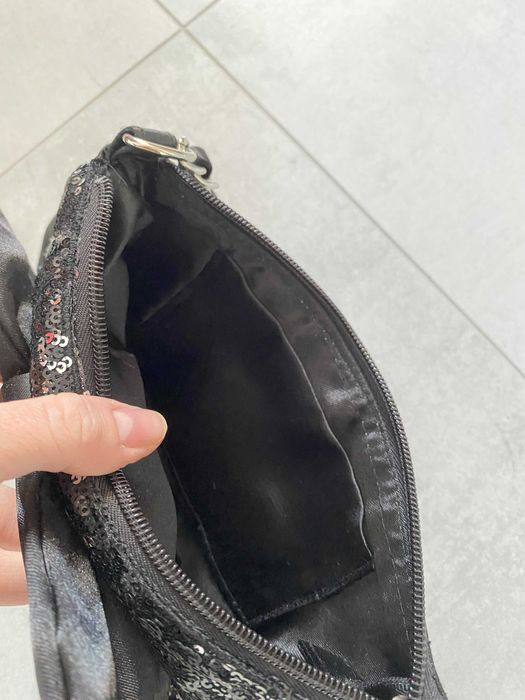 Czarna cekinowa mała torebka na łańcuszku cekiny impreza sylwester