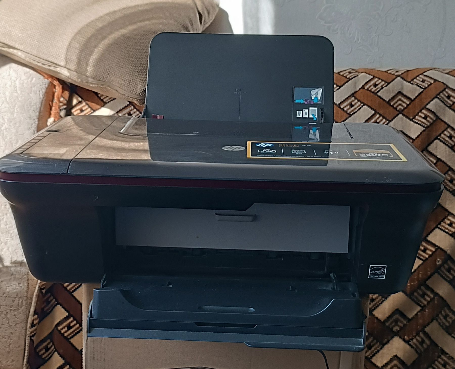 Принтер HP 3050 на два картриджі.