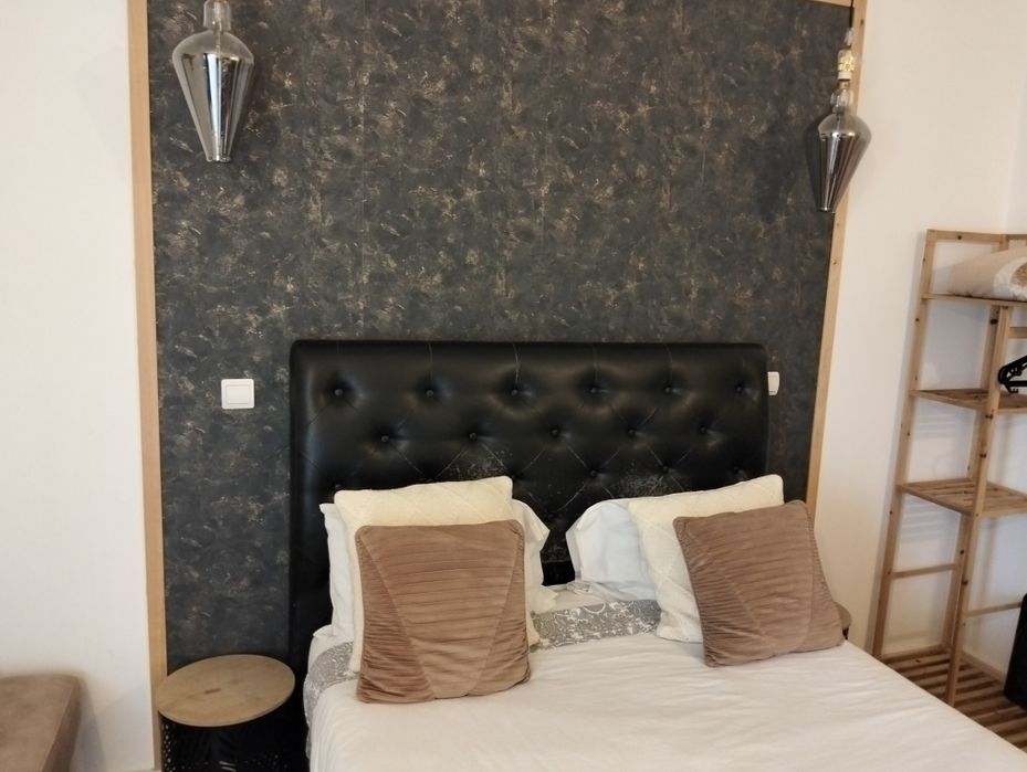 Cama casal com colchão e estrado