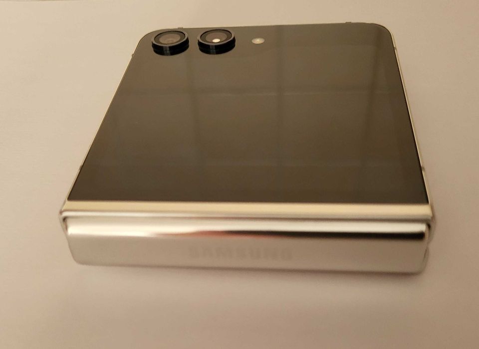 Samsung Galaxy Z Flip 5 SM-F731B 8GB/256GB Kremowy