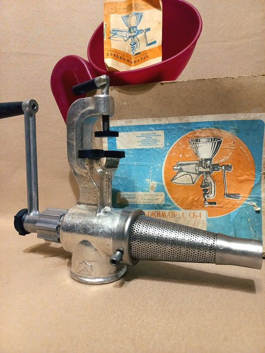 Соковыжималка чугунная. Соковыжималка ручная. Соковыжималка  советская