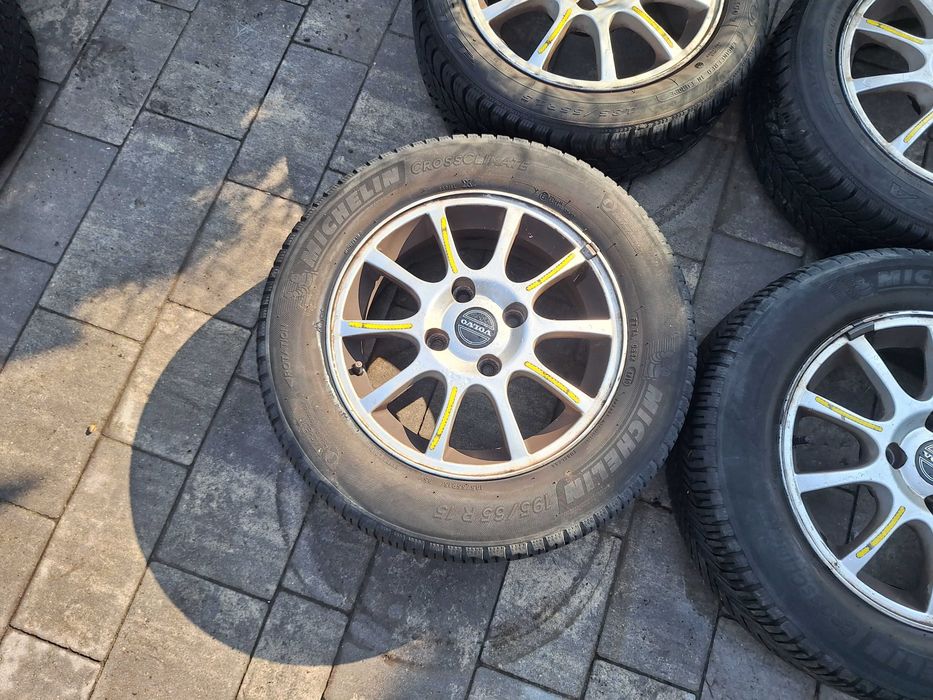 Felgi aluminiowe 15 cali rozstaw 4x114,3 Volvo V40 S40 Carisma Mazda