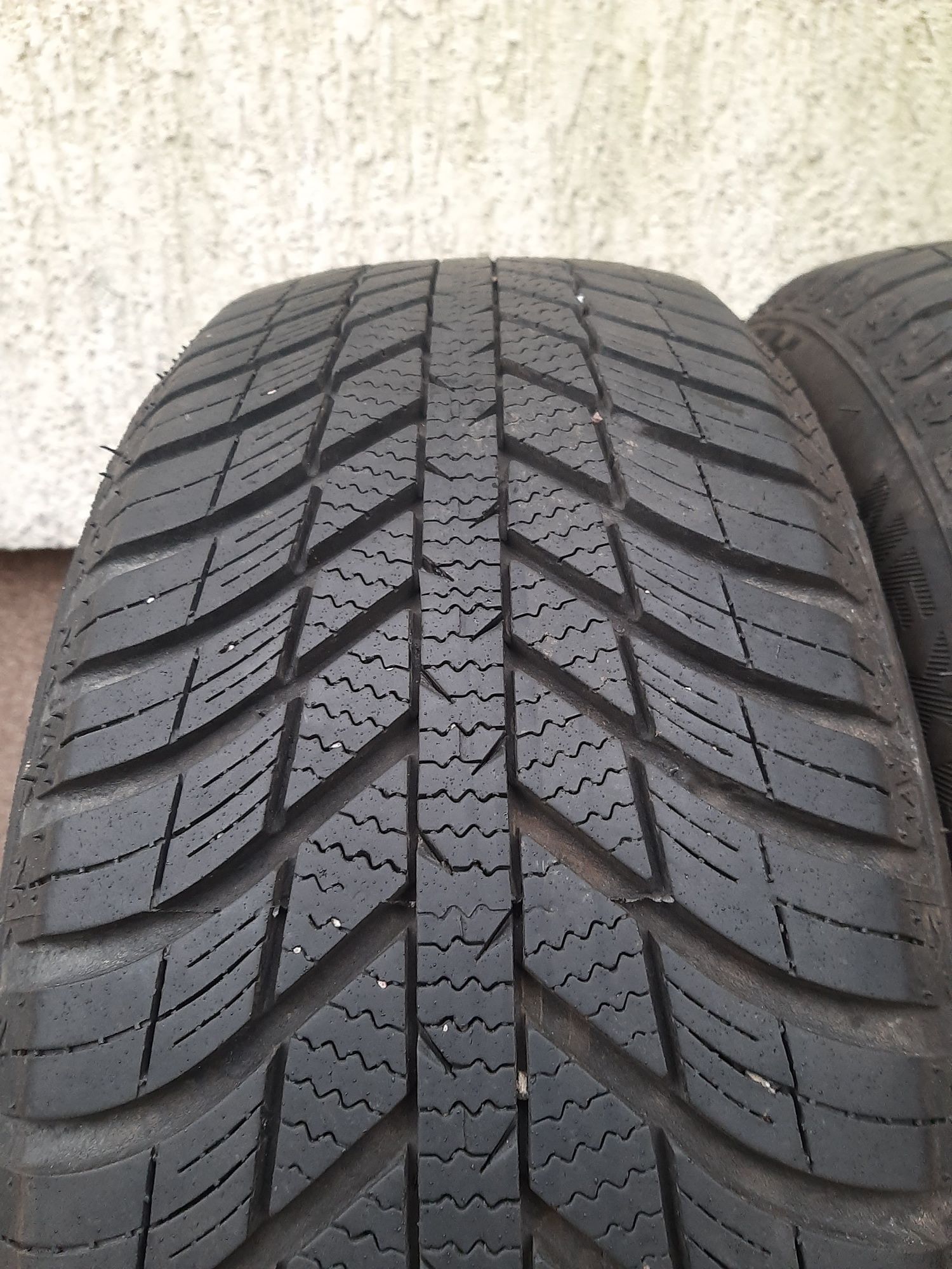 2x Opony całoroczne 185/55R15 Nexen NBlue 4Season 6,5mm 2020r