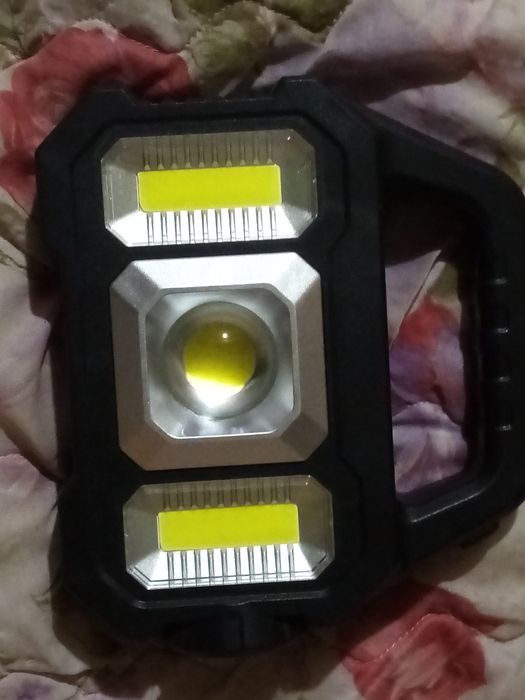 Фонарь с солнечной и ЮСБ подзарядкой