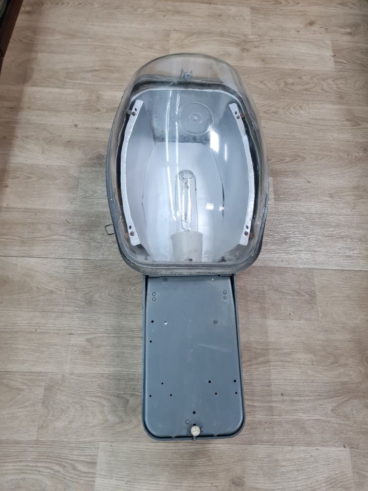 Lampa, oprawa uliczna OUS 150 po naprawie