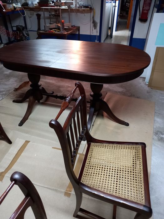 Vendo mesa e 4 cadeiras
