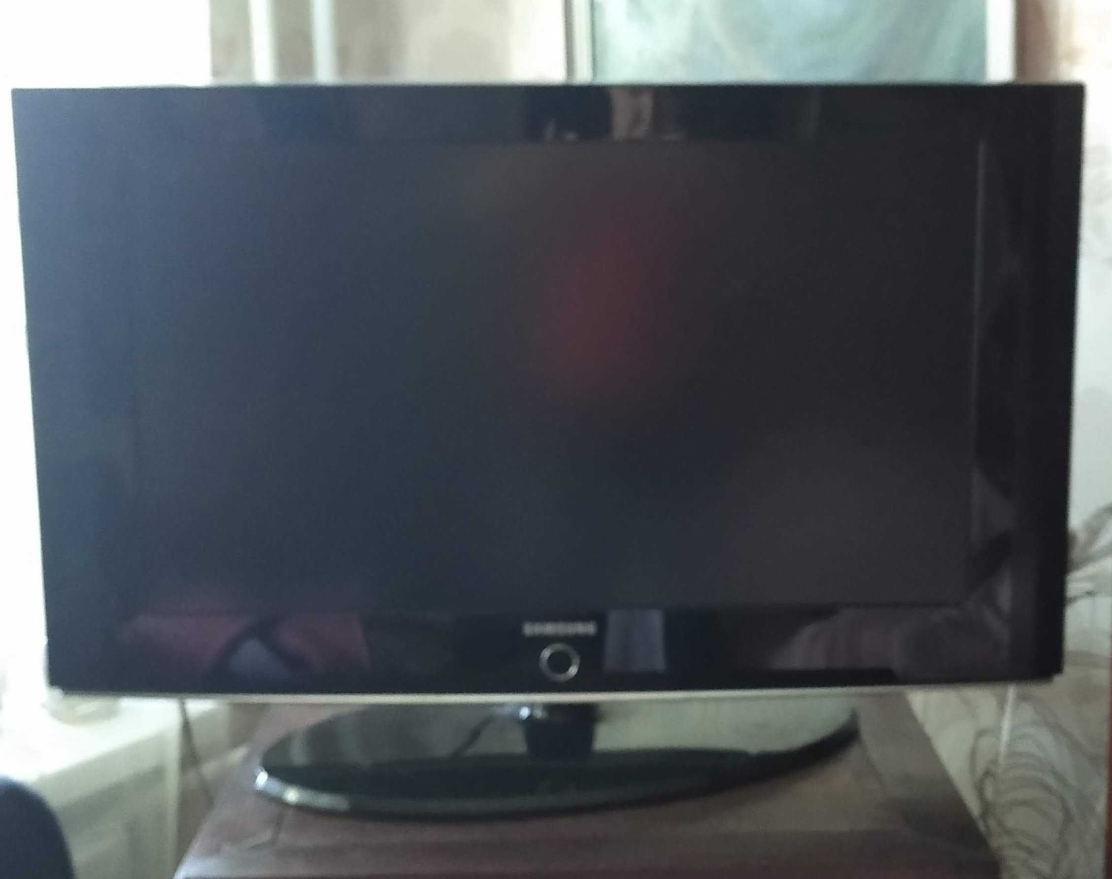 LCD телевизор Samsung LE32S81B