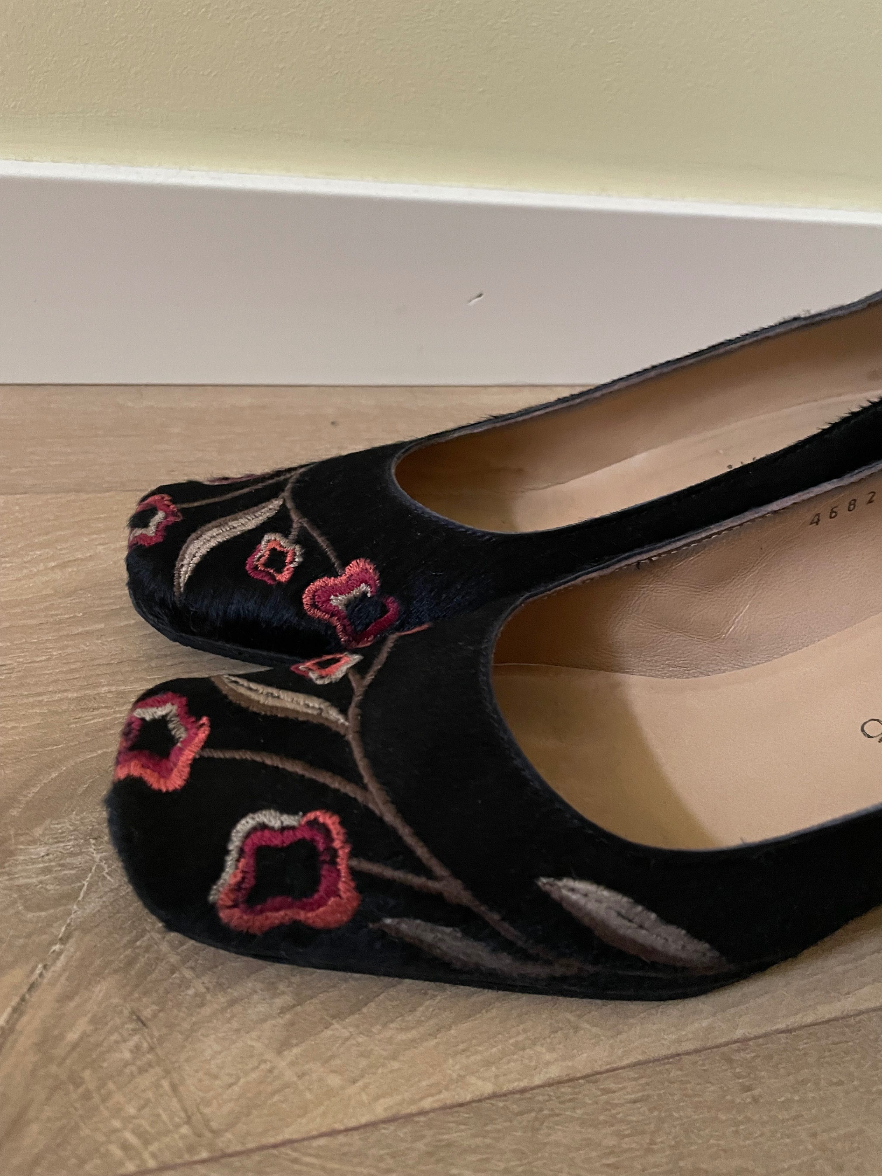 Sapatos de senhora Jaime Mascaró bordado 37,5 em pele e pêlo