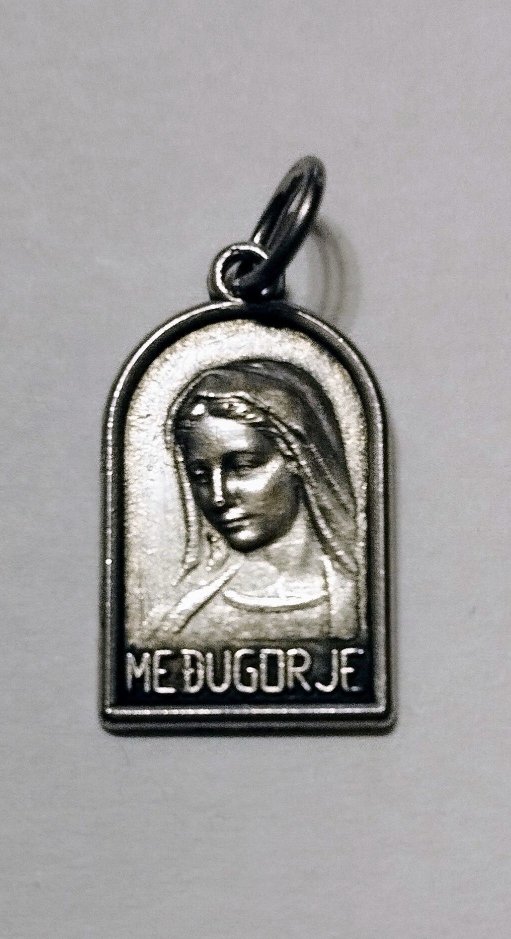 Stary Srebrny Medalik Matka Boża Medziugorska