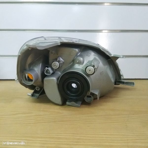 Farol Toyota Yaris modelo: 1999 até 2003 novo
